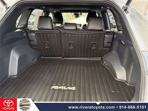 Used 2021 Toyota RAV4 SE image 15