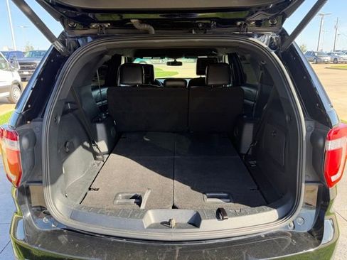 Used 2017 Ford Explorer XLT w/ Equipment Group 202A image 7