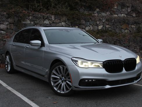 Used 2016 BMW 750i xDrive image 4