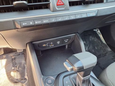 Used 2025 Kia K4 LXS image 19