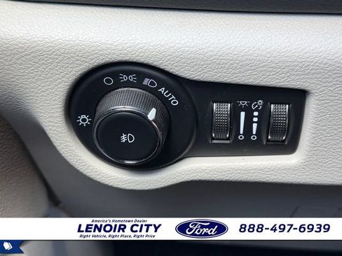 Used 2023 Chrysler Pacifica Touring-L FWD image 19