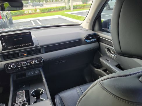 Used 2023 Honda Pilot Elite image 17