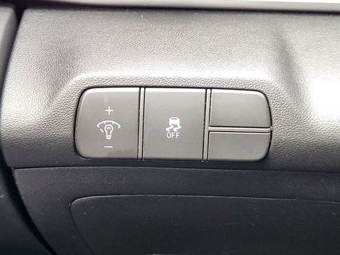 Used 2025 Hyundai Elantra SEL image 18