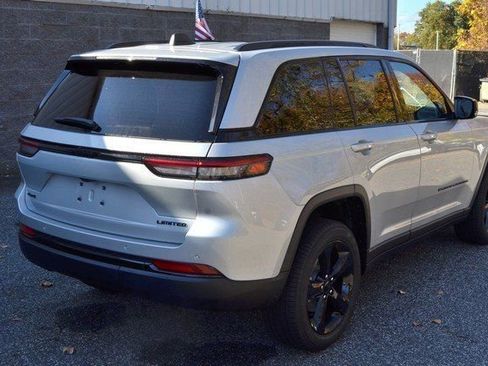 New 2025 Jeep Grand Cherokee Limited w/ Black Appearance Package image 8