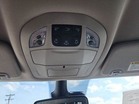 Used 2024 Chrysler Pacifica Touring-L FWD image 23