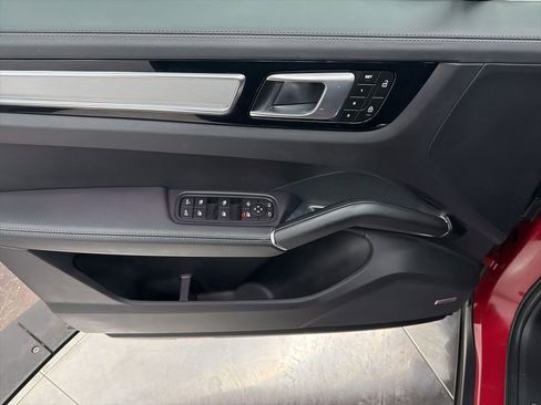 Used 2023 Porsche Cayenne Turbo image 17
