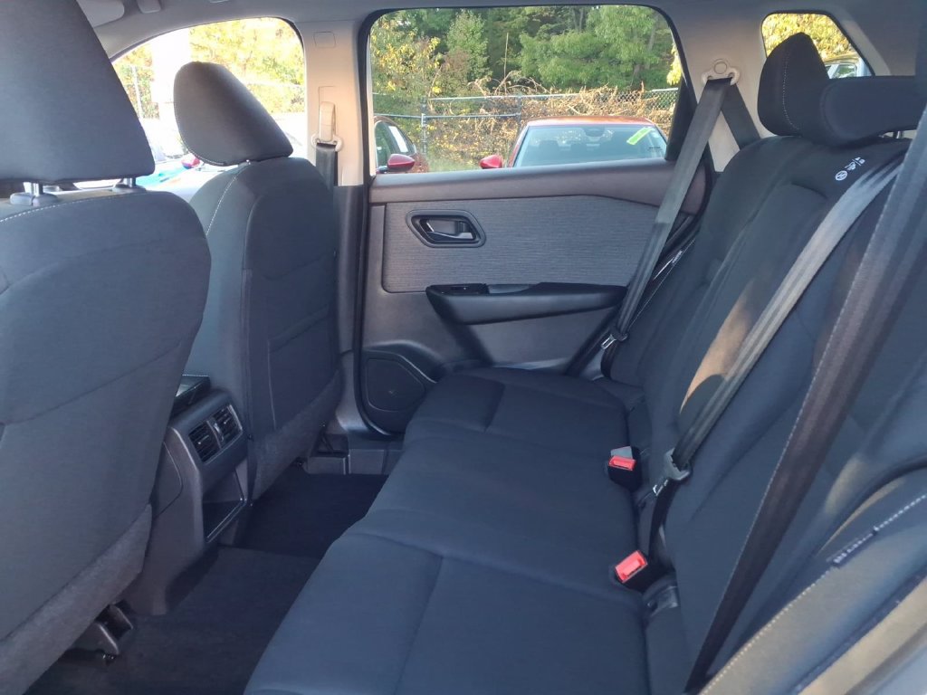 Used 2023 Nissan Rogue S FWD image 17