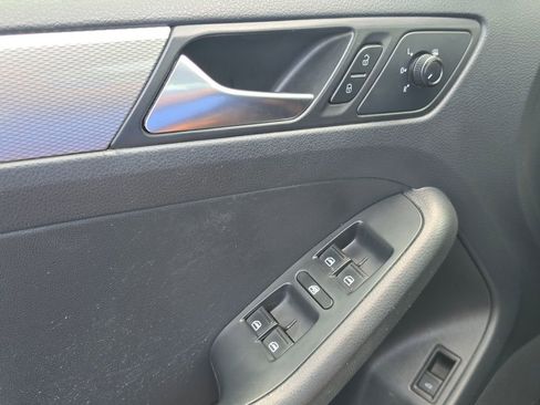 Used 2015 Volkswagen Jetta SE FWD image 27