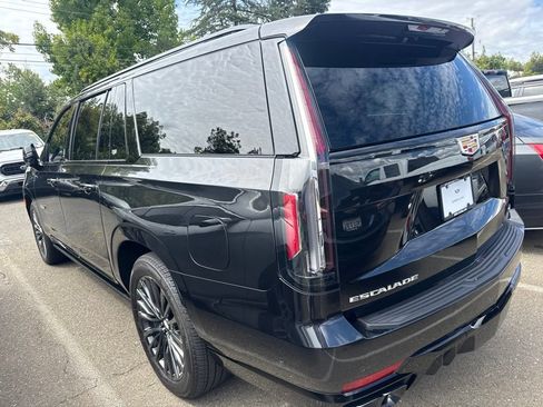 Used 2024 Cadillac Escalade ESV V AWD/4WD image 5