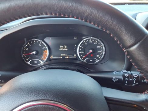 Used 2022 Jeep Renegade Trailhawk AWD/4WD image 16