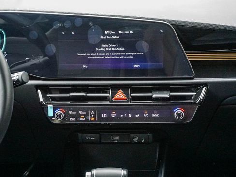 Certified 2024 Kia Niro EX FWD image 16