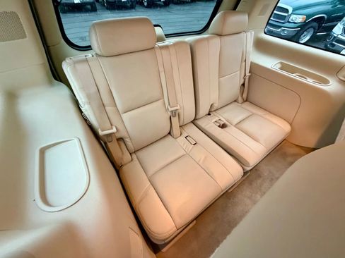 Used 2007 Cadillac Escalade Luxury w/ Information Package image 20