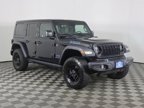 Used 2024 Jeep Wrangler Unlimited image 2