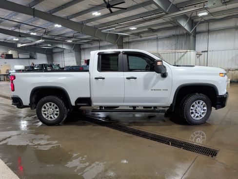 Used 2021 Chevrolet Silverado 2500 Custom w/ Custom Value Package AWD/4WD image 2
