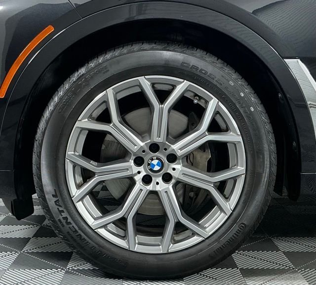 Used 2023 BMW X7 xDrive40i w/ Premium Package AWD/4WD image 11