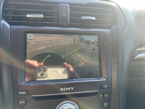 Used 2018 Ford Fusion Titanium image 16