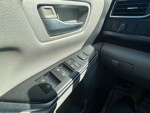 Used 2015 Toyota Camry LE image 11