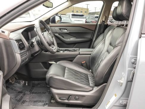 Used 2021 Nissan Rogue Platinum image 6