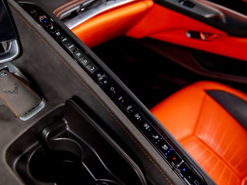 Used 2025 Chevrolet Corvette Stingray Premium Conv w/ Z51 Performance Package RWD image 24