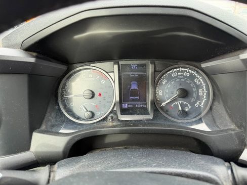 Used 2019 Toyota Tacoma TRD Sport image 5