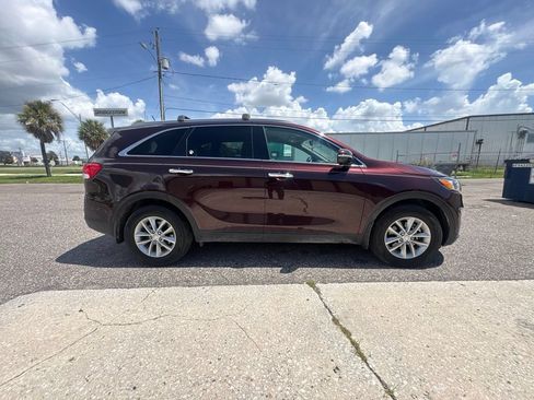 Used 2016 Kia Sorento FWD image 2