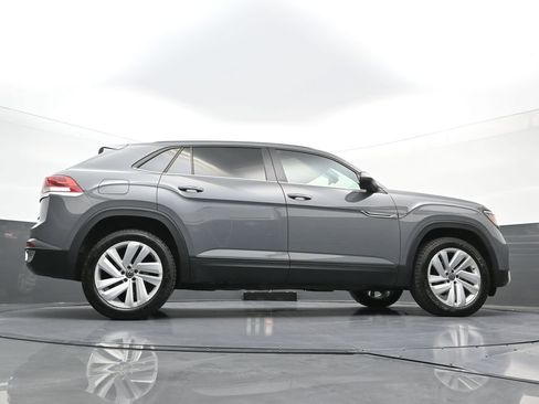 Used 2021 Volkswagen Atlas Cross Sport SE image 27