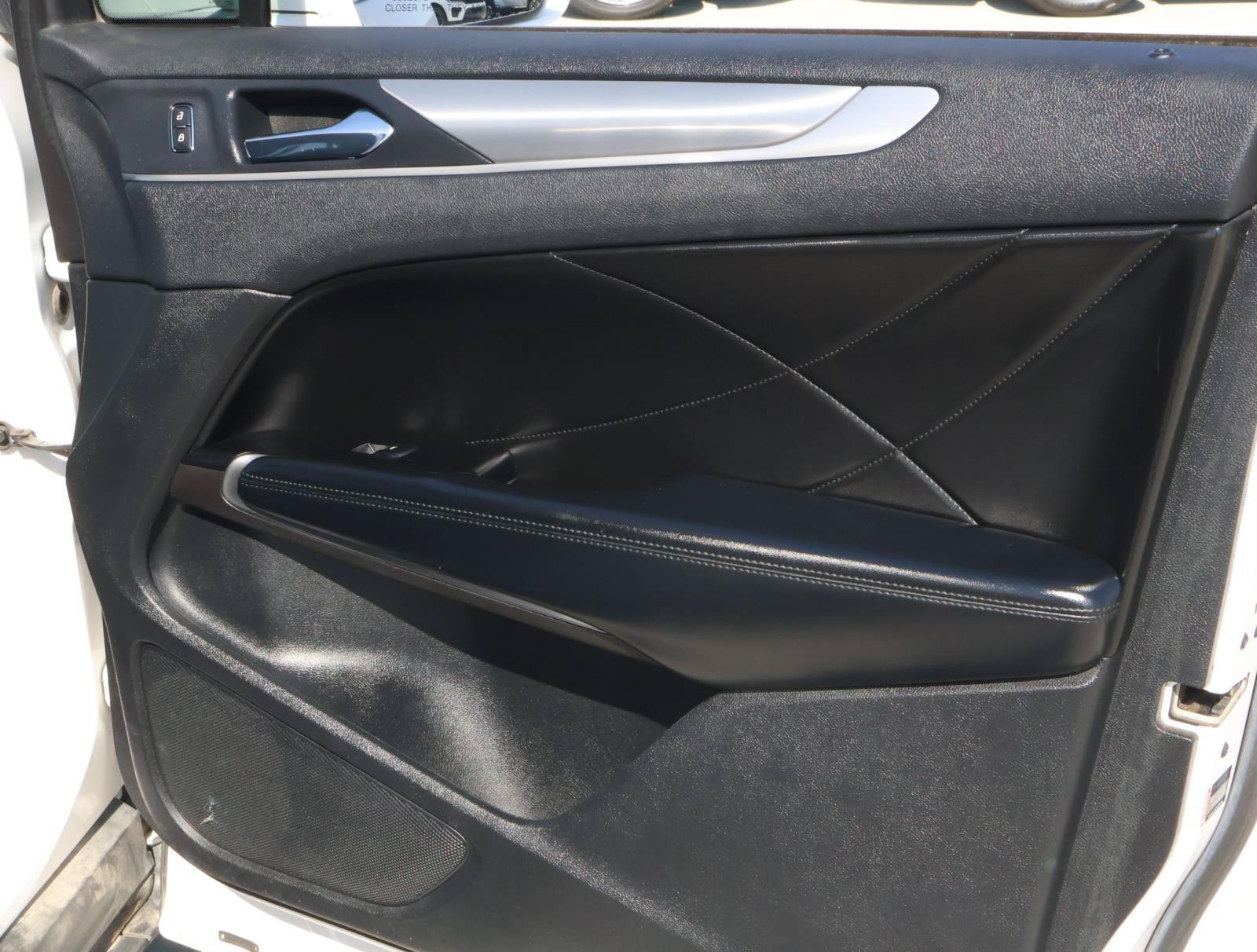 Used 2019 Lincoln MKC Premiere FWD image 14