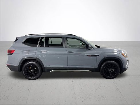 Used 2024 Volkswagen Atlas Peak Edition SE AWD/4WD image 5