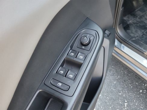 Used 2022 Volkswagen Taos SE image 16