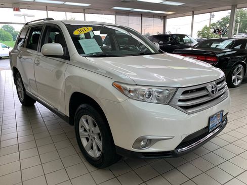 Used 2013 Toyota Highlander Plus FWD image 4