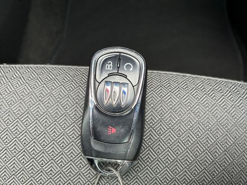 Used 2025 Buick Encore GX Preferred FWD image 21