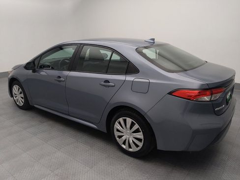 Used 2022 Toyota Corolla LE image 3