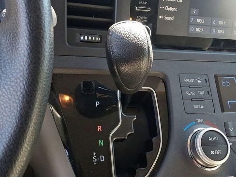 Used 2020 Toyota Sienna L image 14