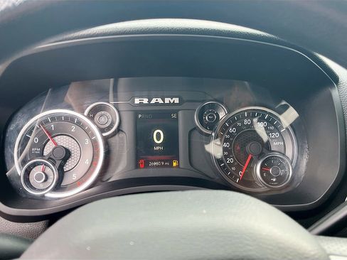 Used 2024 RAM 2500 Tradesman w/ Chrome Appearance Group image 12