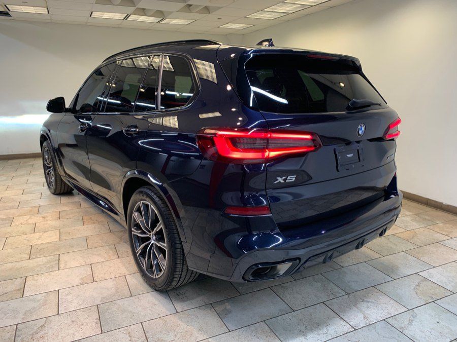 Used 2023 BMW X5 xDrive40i w/ M Sport Package AWD/4WD image 5