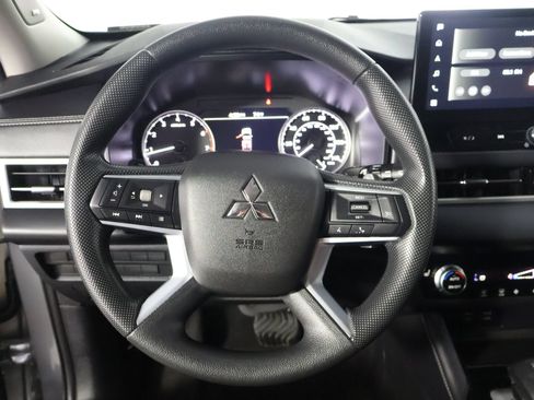 Used 2025 Mitsubishi Outlander ES AWD/4WD image 32
