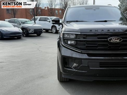 Used 2025 Ford Expedition Max Platinum w/ Stealth Appearance Package image 13