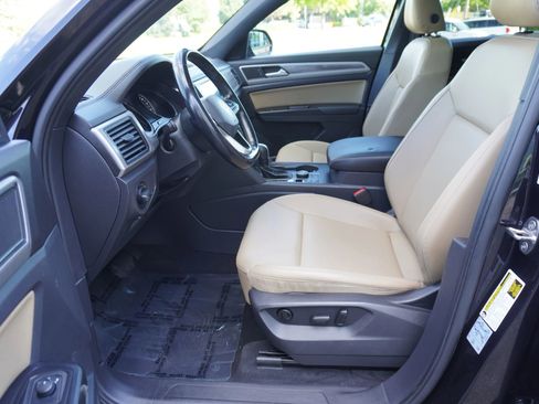 Used 2020 Volkswagen Atlas Cross Sport SE w/ Panoramic Sunroof Package AWD/4WD image 9