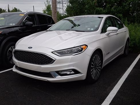 Used 2018 Ford Fusion Platinum FWD image 3