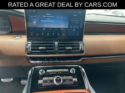 Used 2024 Lincoln Navigator Reserve AWD/4WD image 16
