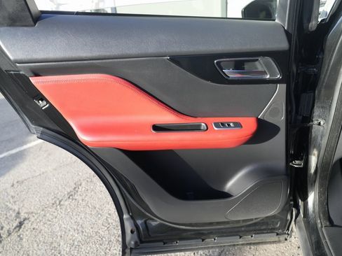 Used 2017 Jaguar F-PACE R-Sport image 34