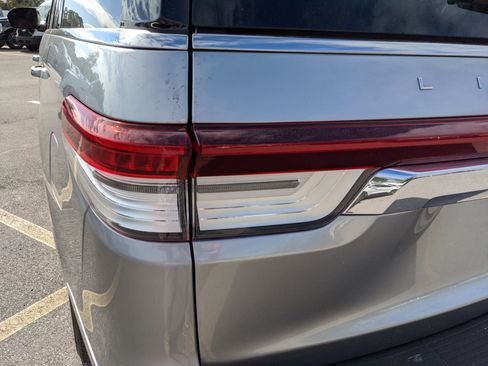 Used 2024 Lincoln Navigator L Reserve image 11