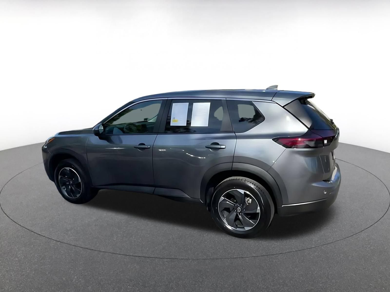 Used 2025 Nissan Rogue SV AWD/4WD image 9
