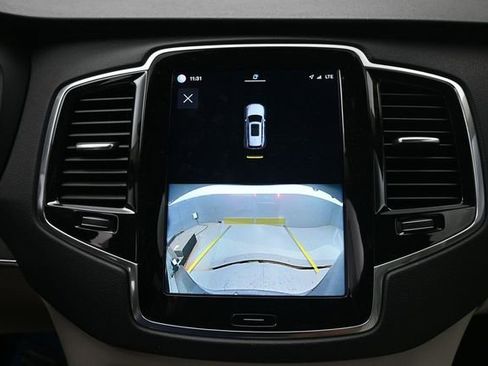 Used 2023 Volvo XC90 B6 Plus w/ Protection Package Premier AWD/4WD image 12