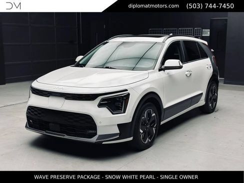 Used 2023 Kia Niro Wave w/ Wave Preserve Package FWD image 1