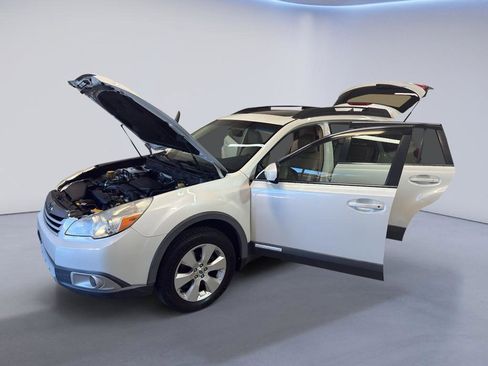 Used 2012 Subaru Outback 2.5i Limited w/ Moonroof Pkg image 9