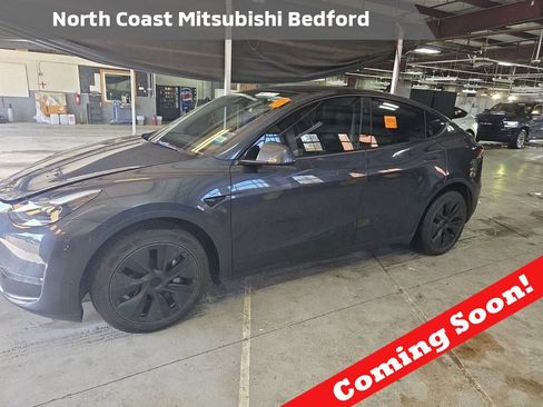 Used 2024 Tesla Model Y Long Range AWD/4WD image 1
