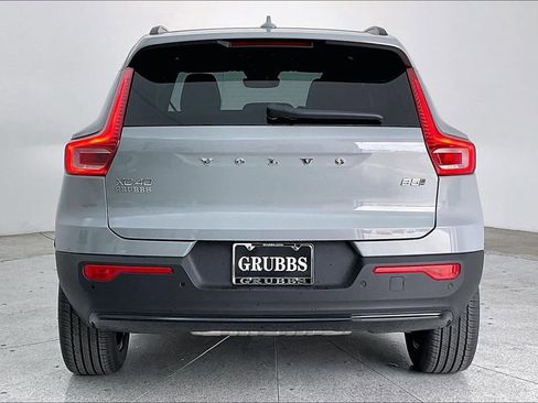 New 2026 Volvo XC40 B5 Core w/ Climate Package image 7