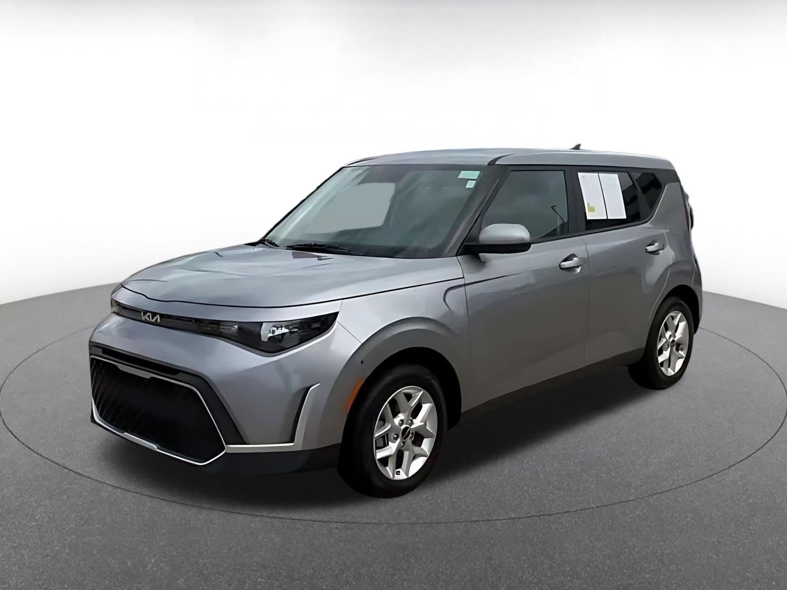 Used 2025 Kia Soul LX w/ LX Technology Package FWD image 7