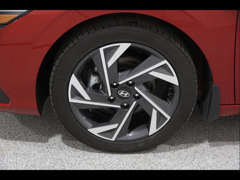 Certified 2025 Hyundai Elantra Sport FWD image 19